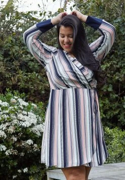 Nurode Plus Size Printed Wrap Dress With Cuff Binding