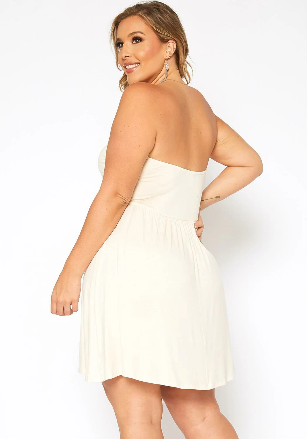 Asoph Plus Size Basic Tube Fit & Flare Mini Dress 4 Asoph Plus Size Basic Tube Fit & Flare Mini Dress - Image 4